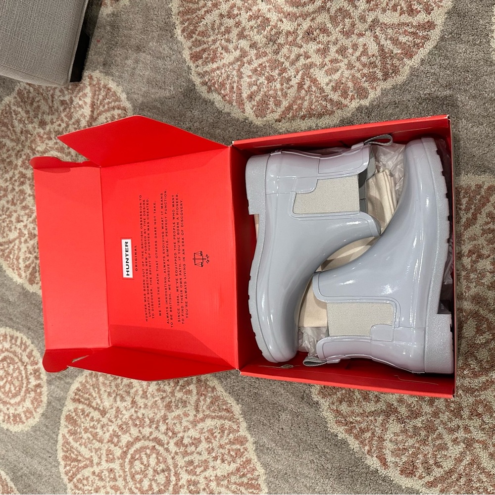 Hunter Glossy Light Gray Chelsea Boots size 10